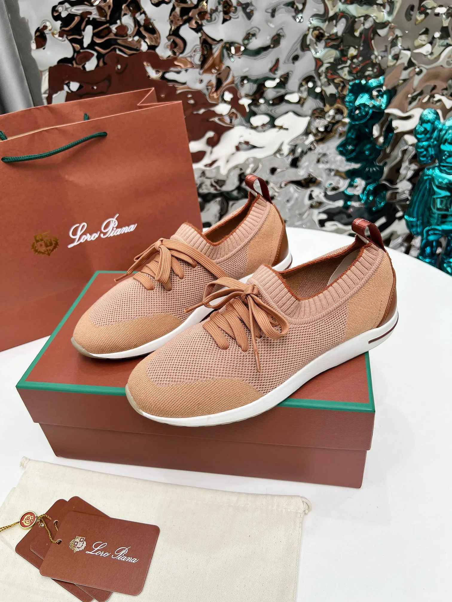 👟👟Ex-factory price 440👟👟 Men’s size +10 🧨🧨🧨Loropiana’s new board is online! This product is made of imported nylon velvet and developed from original boards. It is light, comfortable and breathable, and is suitable for all seasons. Size: 35-41, (Note: 35 and 41 are not returnable or exchangeable),